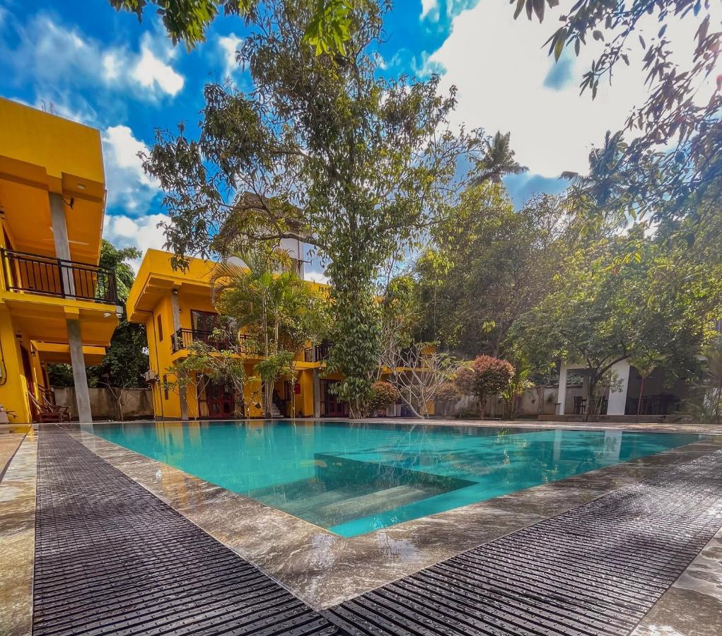 Easy Living Hotell Hikkaduwa Exteriör bild